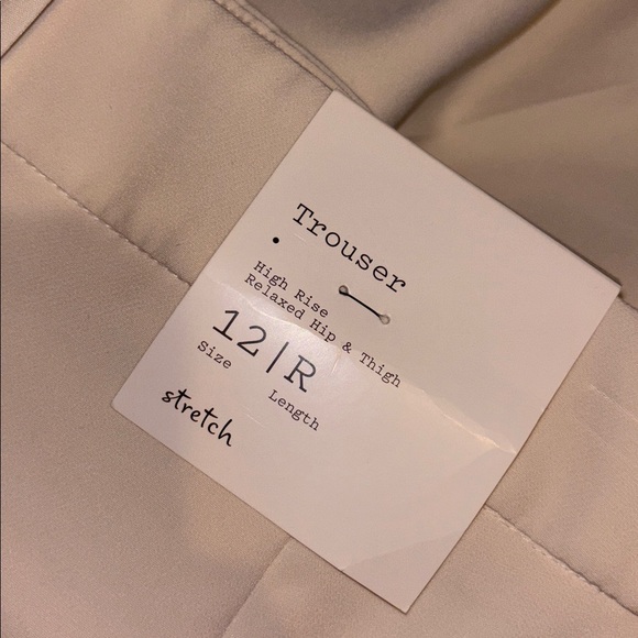 NWT Regular-Fit Mid-Rise Cream Pleated Pants - Picture 7 of 8